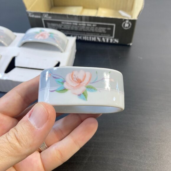 Porcelain Set of 4 Napkin Ring, Designed HIMARK Giftware, Japan, White Floral Pa - Picture 2 of 10